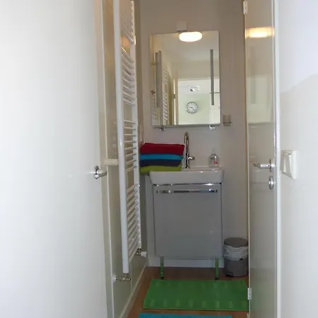 Houseboat In The Center, 5 Min Walk To Tropical Museum, Free Wifi! Amsterdam