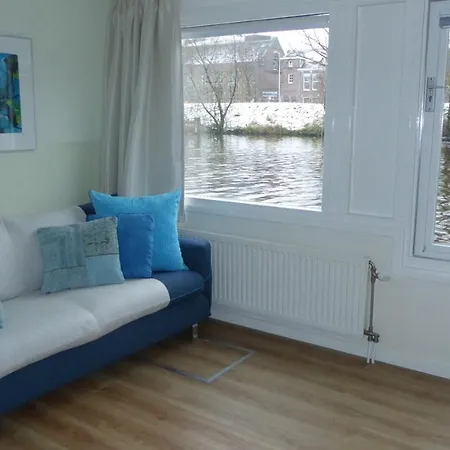 Houseboat In The Center, 5 Min Walk To Tropical Museum, Free Wifi! Appartement