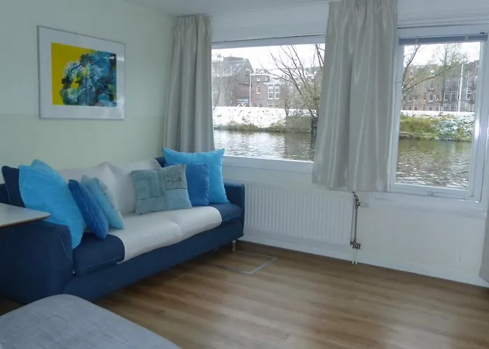 Houseboat In The Center, 5 Min Walk To Tropical Museum, Free Wifi! *