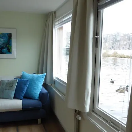 Apartman Houseboat In The Center, 5 Min Walk To Tropical Museum, Free Wifi! Amszterdam